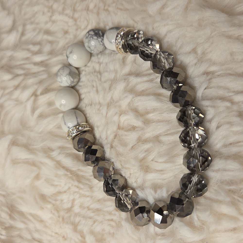 Marbled Beaded Bracelet with Silver Accents - Picture 2 of 4
